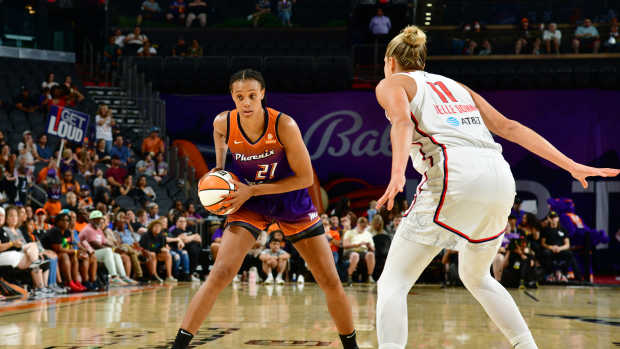 PHOENIX, AZ - SEPTEMBER 5: Brianna Turner #21 of the Phoenix Mercury looks to pass the ball during the game against the Washington Mystics on September 5, 2023 at Footprint Center in Phoenix, Arizona. NOTE TO USER: User expressly acknowledges and agrees that, by downloading and or using this photograph, user is consenting to the terms and conditions of the Getty Images License Agreement. Mandatory Copyright Notice: Copyright 2023 NBAE (Photo by Kate Frese/NBAE via Getty Images)