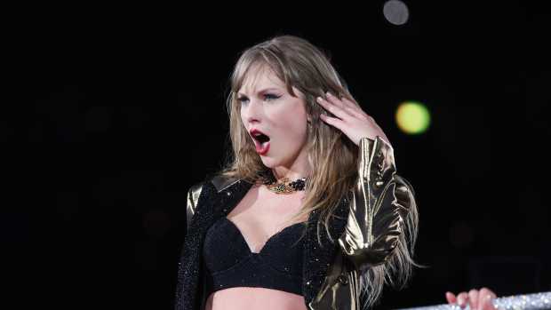 Taylor Swift wardrobe malfunction.