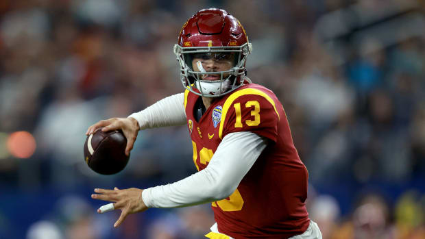 No, Arizona Cardinals' Kyler Murray wasn't wearing a sports bra before  Denver Broncos game