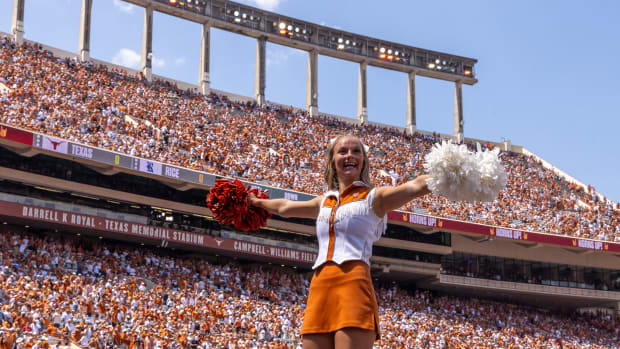 Dak Prescott's Girlfriend's Gameday Outfit Went Viral Yesterday - The Spun:  What's Trending In The Sports World Today