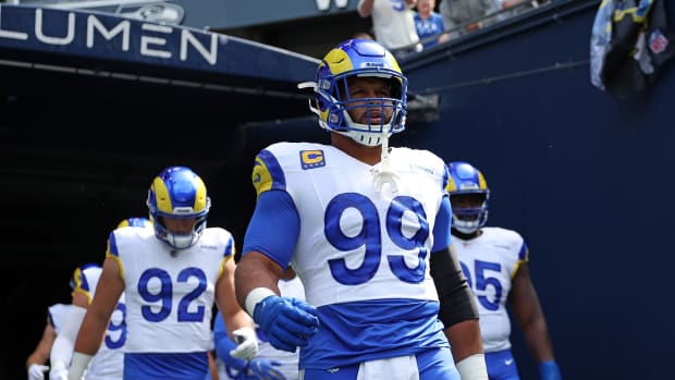 Aaron Donald swings helmet in wild practice fight between Rams