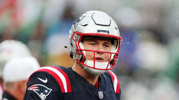 Patriots Signed Veteran Quarterback To Active Roster Thursday - The Spun:  What's Trending In The Sports World Today