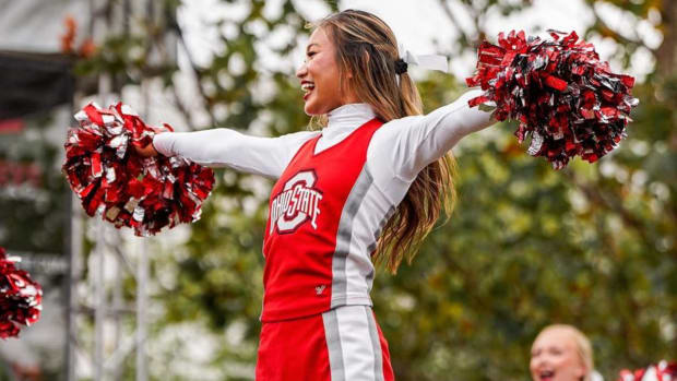 Chiefs Cheerleader Goes Viral With Taylor Swift In Attendance