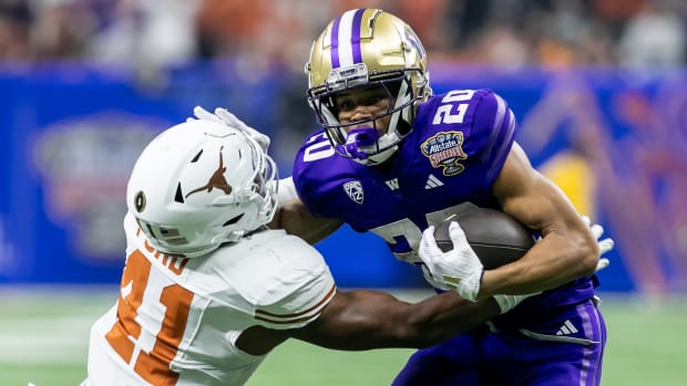 A Washington player tries to shake off a Texas tackler in the Sugar Bowl.