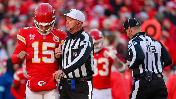 Patrick Mahomes with a referee.