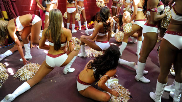 NFL World Reacts To Scandalous Ex Cheerleader Photos The Spun