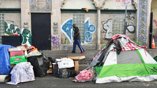 NFL Quarterback Donates All Of - Us Homeless Los Angeles
