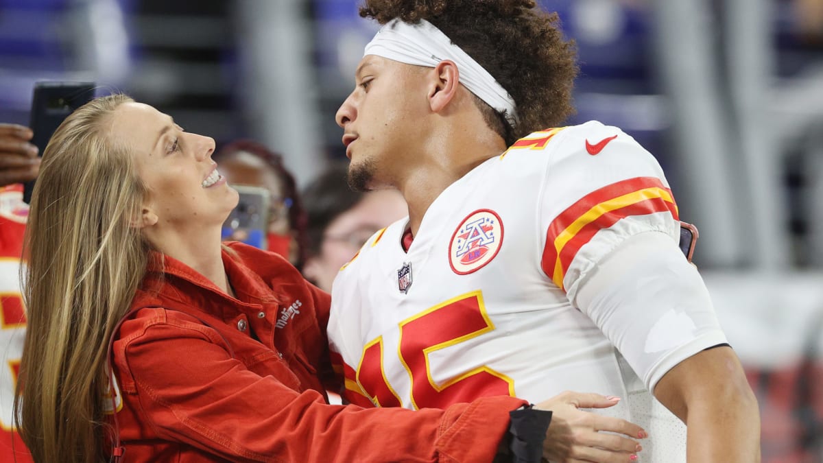 Patrick Mahomes Defends Fiancée After More Internet Criticism