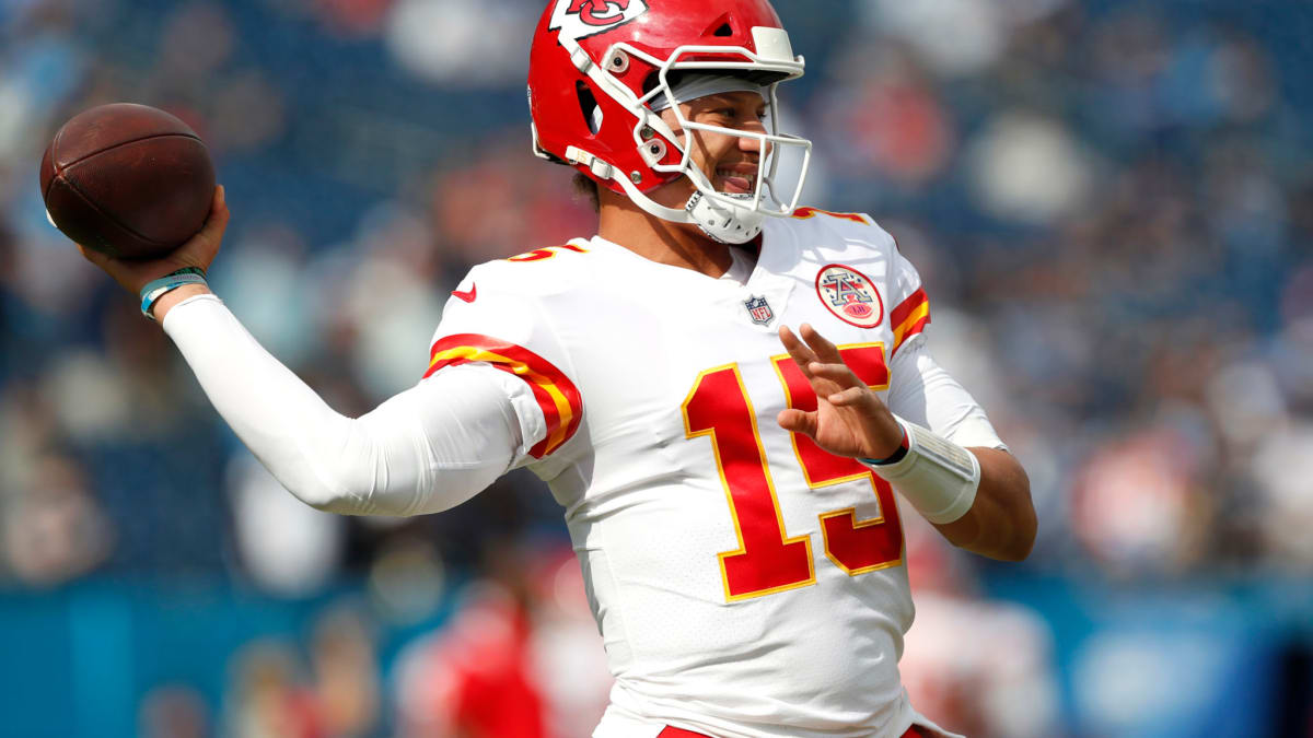 Kansas City Chiefs quarterback Patrick Mahomes jokes around for fans during  AFC Pro Bowl team p …