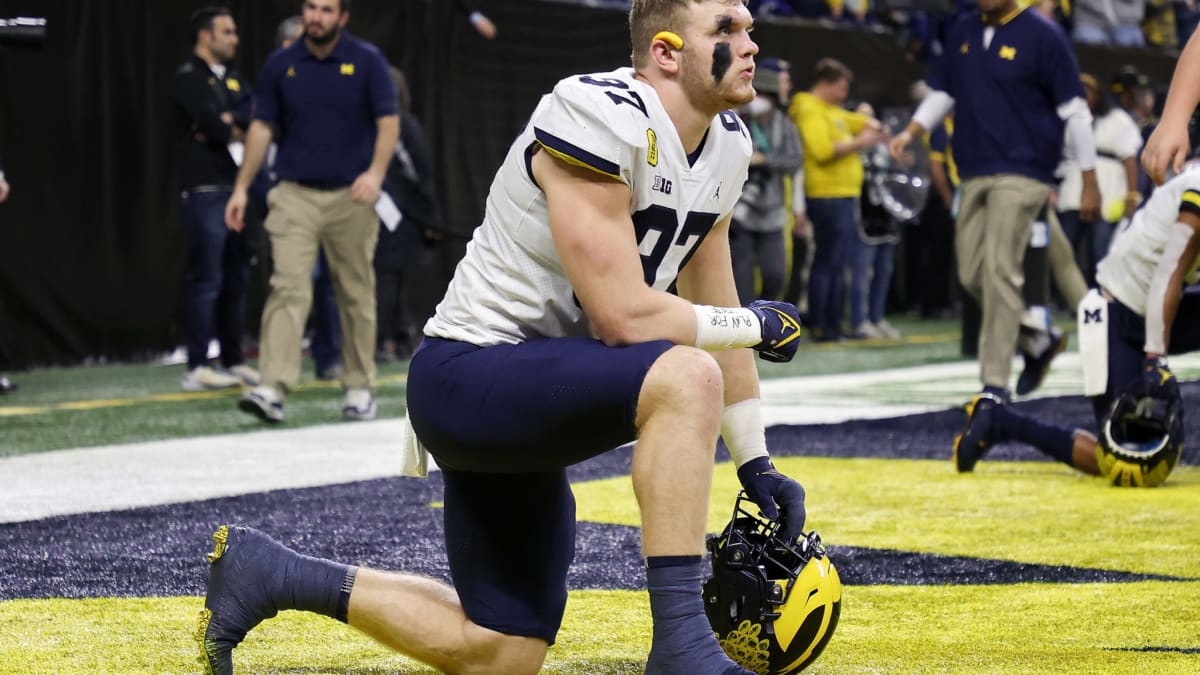 Next Gen Stats on X: @aidanhutch97 @kayvont @UMichFootball @oregonfootball  Aidan Hutchinson has a comparable pre-draft profile to Joey Bosa based on  their size, athleticism, and production. 🔹 Hutchinson: 73 ATH, 93 overall