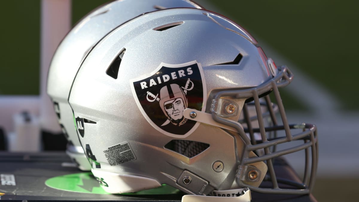 Barber: Raiders let victory slip through their fingers vs. Chiefs