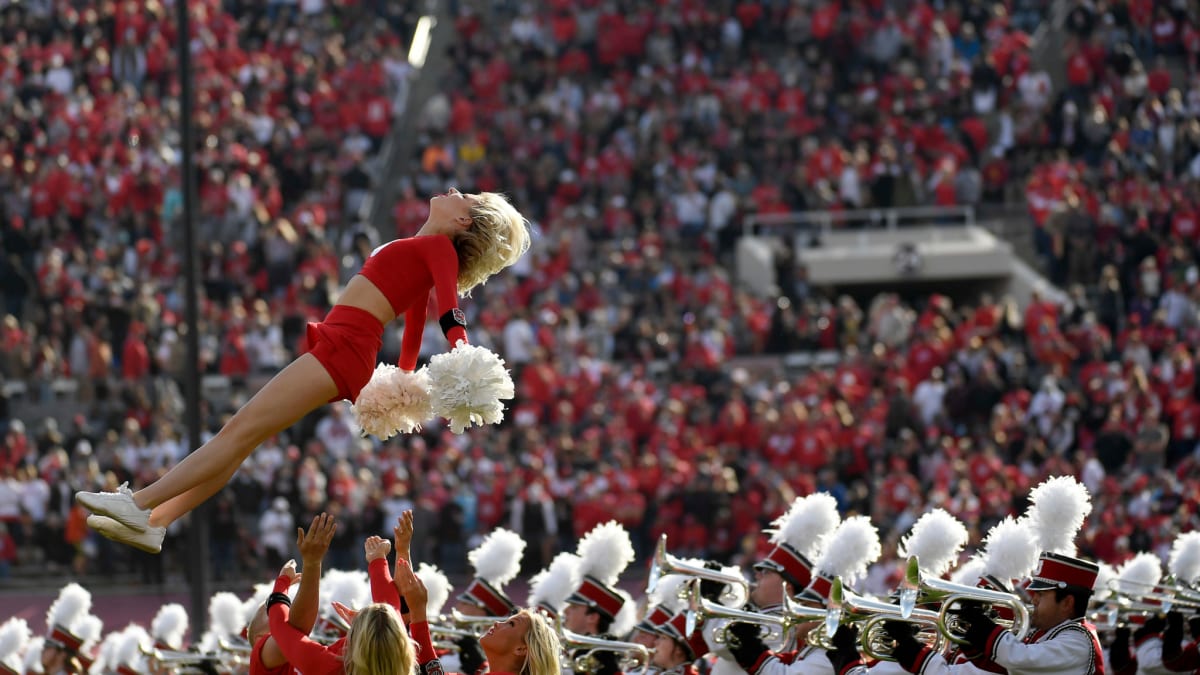 Football World Reacts To The Utah Cheerleader Video - The Spun