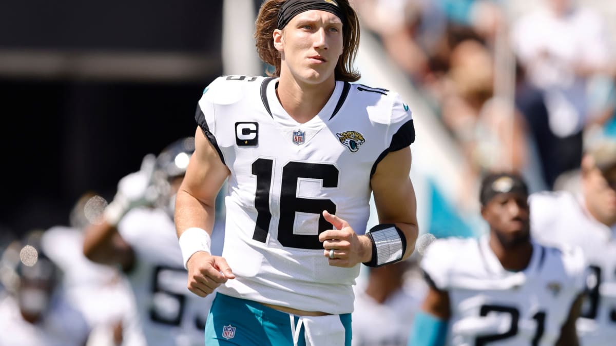 Jacksonville, FL, USA. 19th Sep, 2021. Jacksonville Jaguars quarterback  Trevor Lawrence (16) during 2nd half NFL football game between the  DenverBroncos and the Jacksonville Jaguars. Denver defeated Jacksonville  23-13 at TIAA Bank