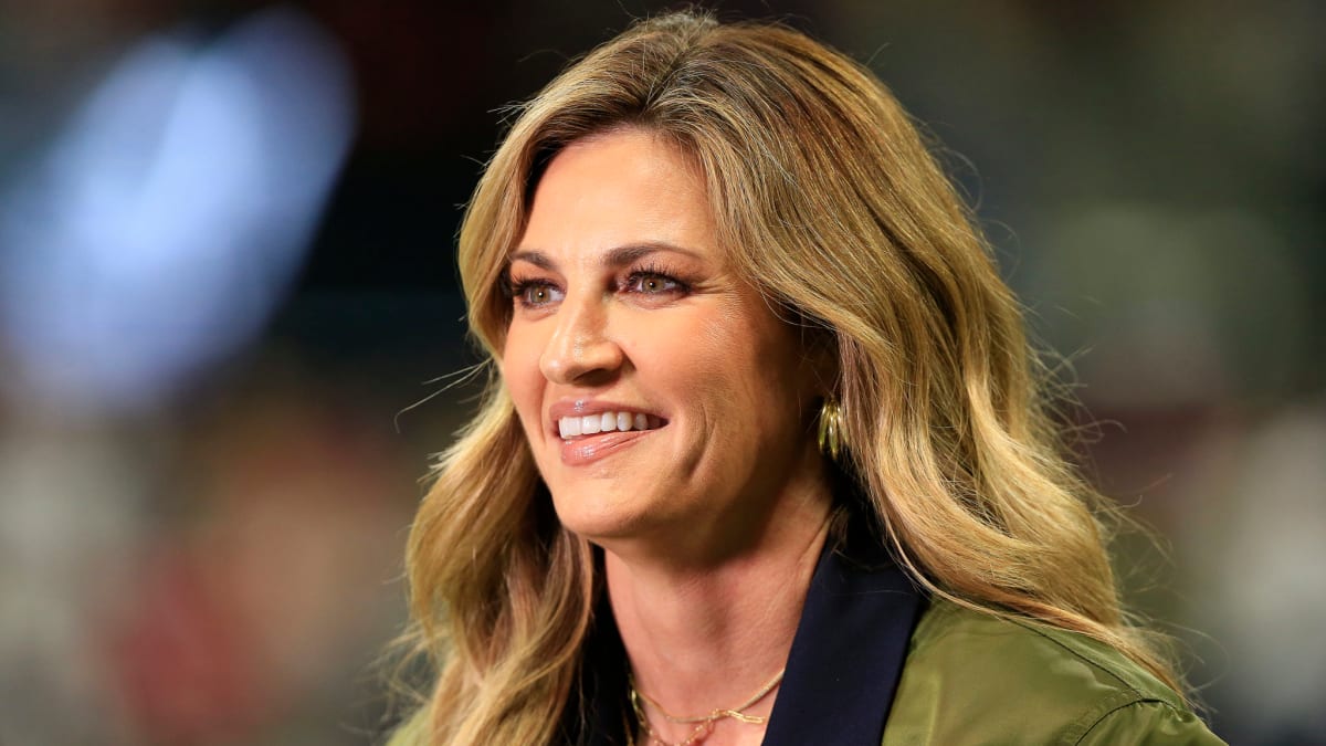 Fox's Erin Andrews honored with NFL sportscasting award - Bizwomen