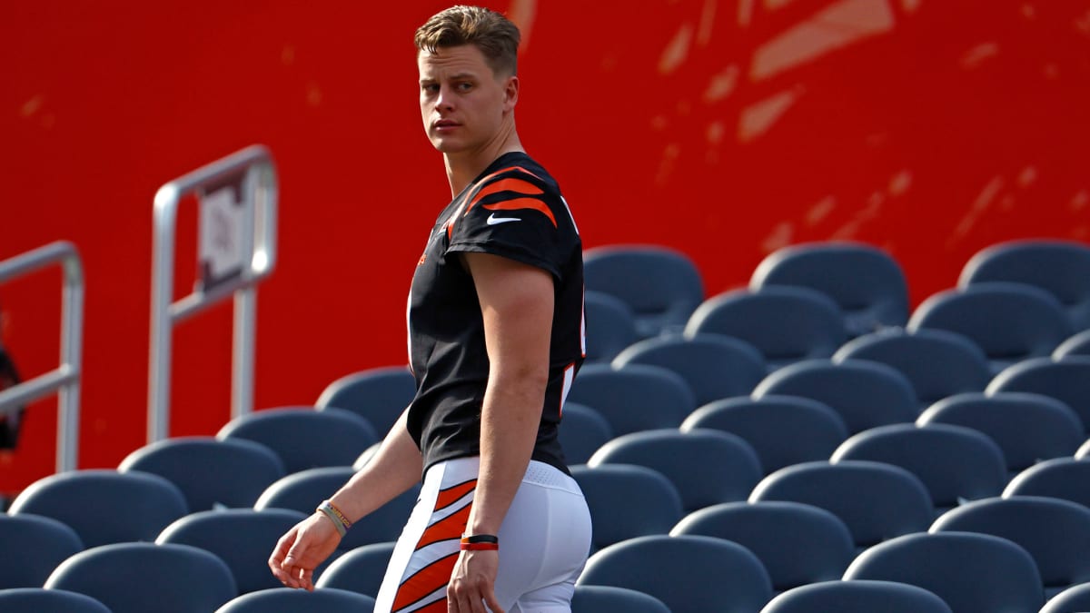 Joe Burrow's Super Bowl outfit ended up being extremely sad 