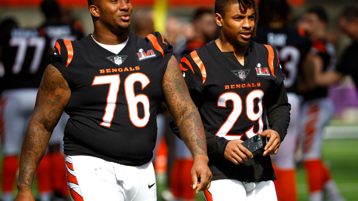 Bengals CB Vernon Hargreaves Fined $5,555 For Sandal-Wearing Super Bowl  Celebration - Steelers Depot