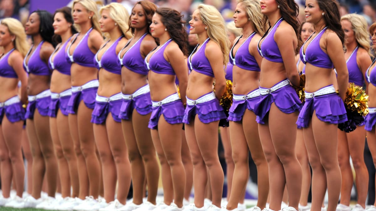 Minnesota Vikings Cheerleader's New Summer Uniform