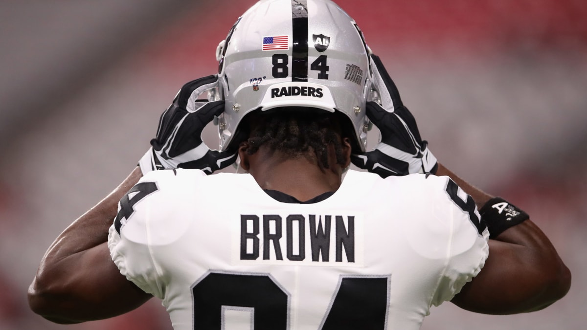 Report: Antonio Brown threatening to sit unless he can wear outdated helmet  deemed unsafe