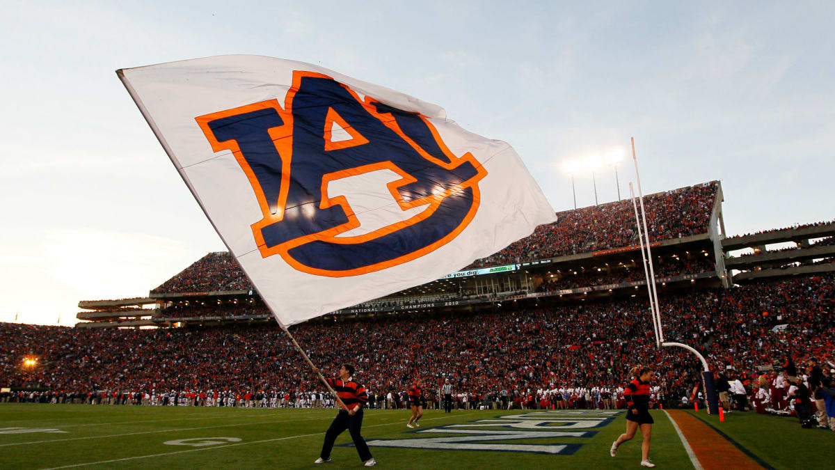 Report: Chris Davis To Serve As Honorary Mic Man For Iron Bowl