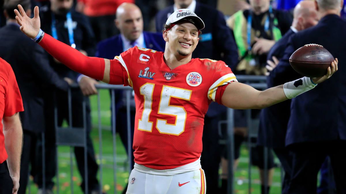 Chiefs fan creates one-of-a-kind Mahomes jersey out of 40,000 tiny chains