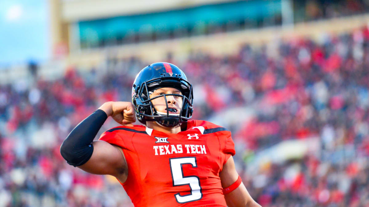 Lids Patrick Mahomes Texas Tech Red Raiders Fanatics Authentic Unsigned  White Jersey Signaling a Play Photograph