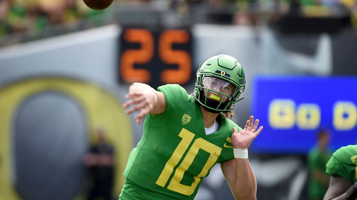 Oregon QB Justin Herbert Reportedly Met With Top Grad Transfer WR - The  Spun: What's Trending In The Sports World Today