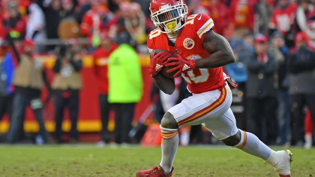 Tyreek Hill scores by run, pass catch and return for Chiefs in win