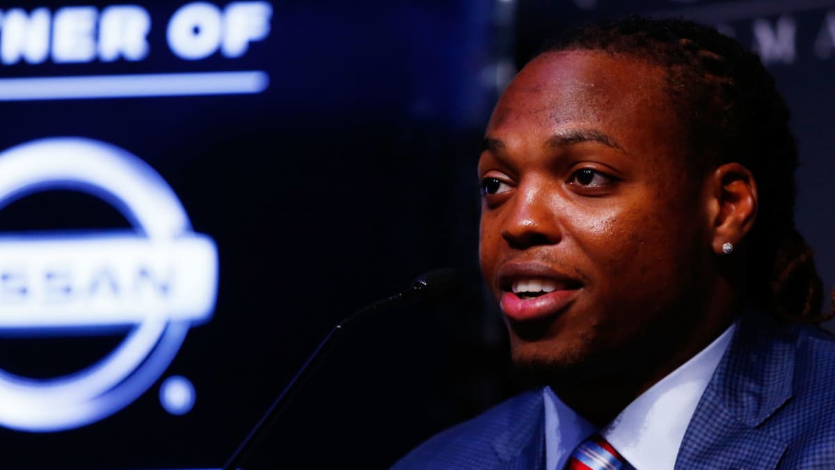 WATCH: Derrick Henry promotes pet adoption with custom t-shirt - On3