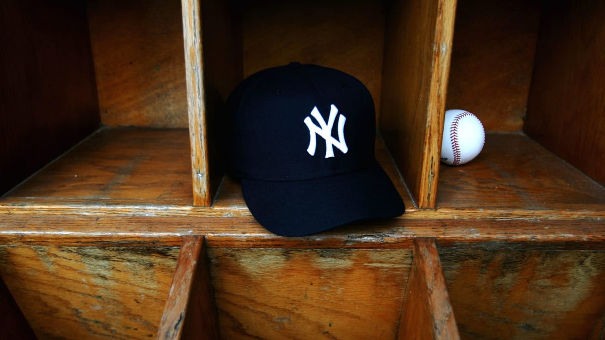 Rovell] Shocking sales data chart from @lids: Best selling MLB hat