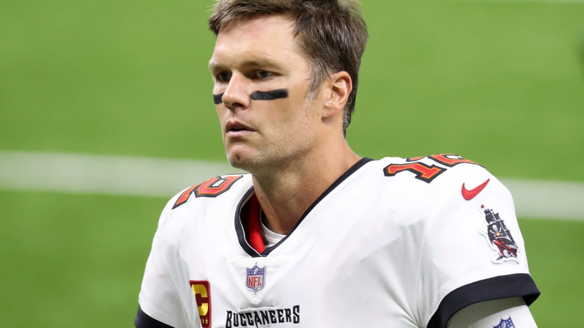 Tom Brady slams helmet in frustration during Bucs camp