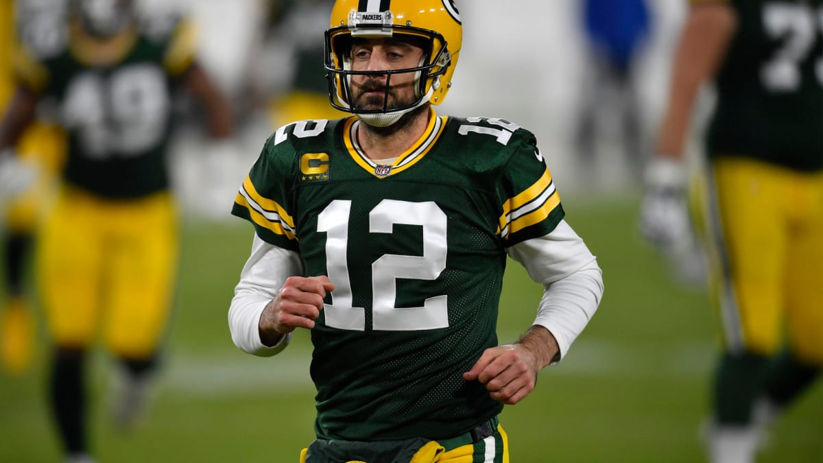 Aaron Rodgers' new hairstyle causes stir during Packers game