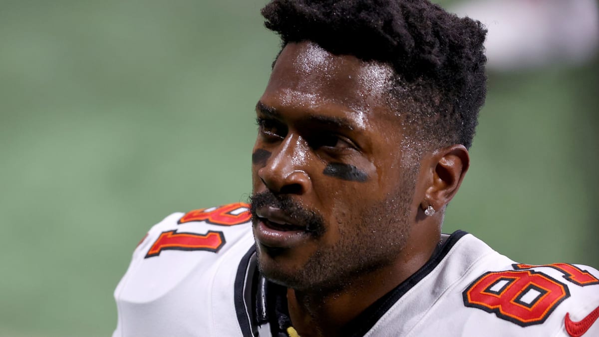 Antonio Brown has a message for Cowboys owner Jerry Jones, hints