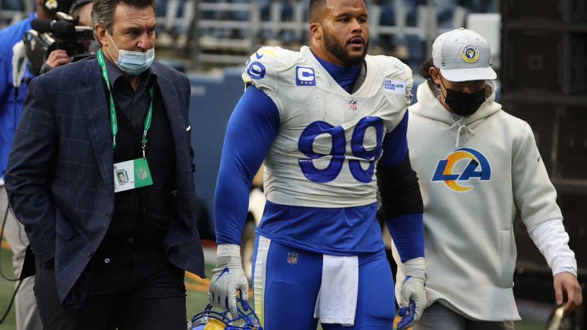 Deadspin on X: Aaron Donald looks extremely dense: