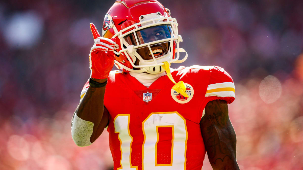 Tyreek Hill thanks Chiefs fan for driving his grandparents to KC