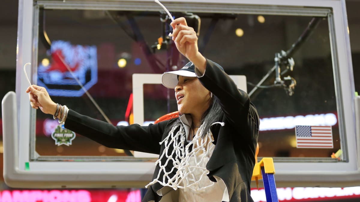 HBCU assistant pays homage to Dawn Staley, fallen player with outfit