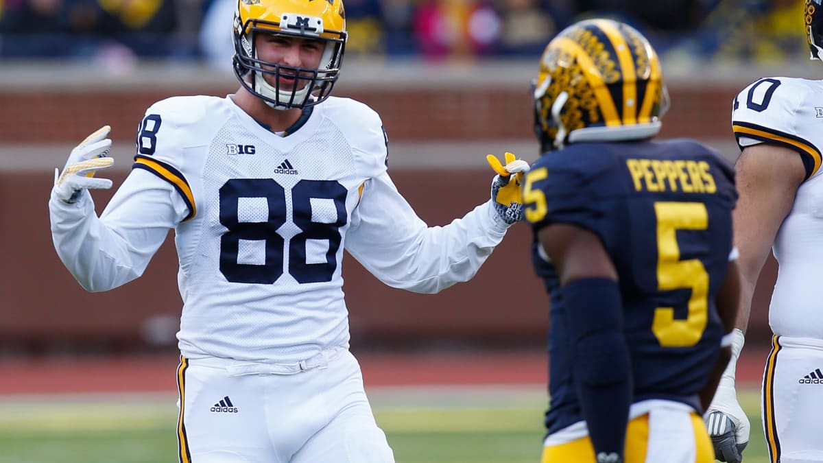 Ex-Michigan TE Jake Butt signs with Chicago Bears 