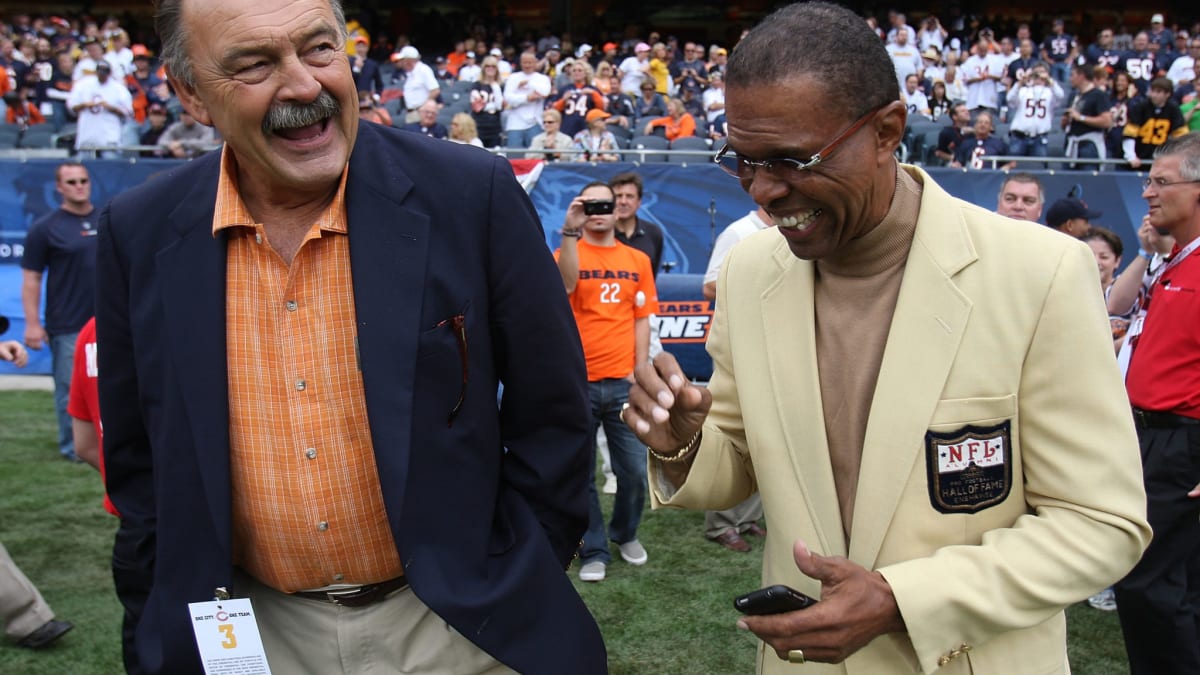 Gale Sayers, NFL icon and Chicago Bears legend, dies at 77 - CBS News