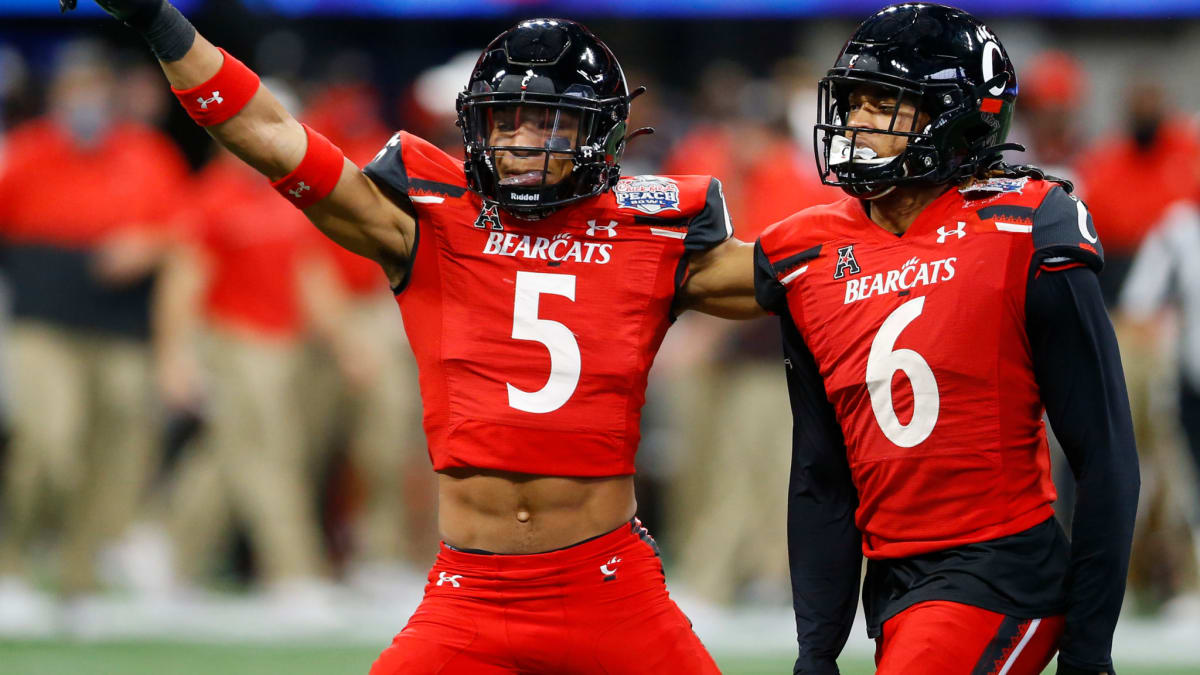 College Football World Reacts To Cincinnati Making History - The