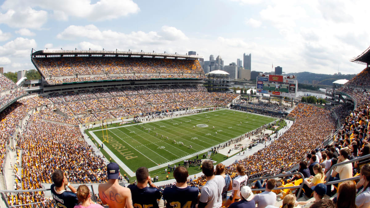 NFL world reacts to pigeon invasion at Steelers game