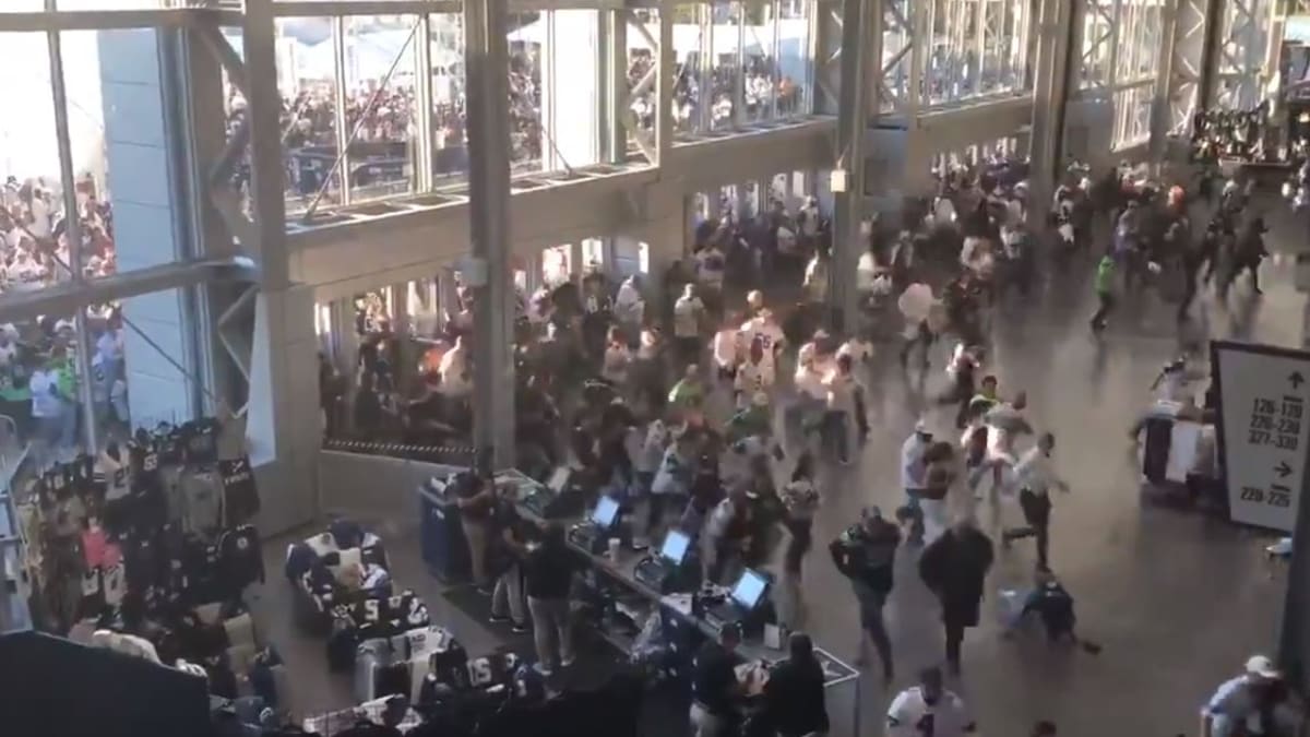 Watch: Cowboys fans go nuts running into AT&T Stadium for playoff game