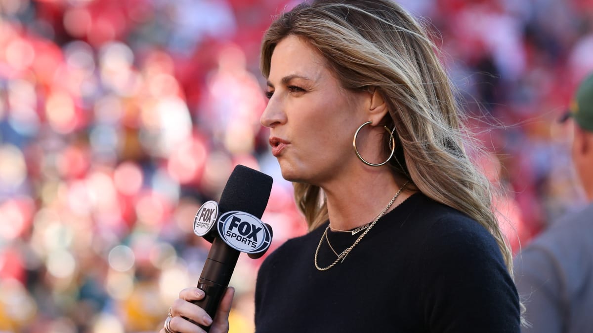 Terry Bradshaw criticized for being a creep with Erin Andrews during TNF  broadcast