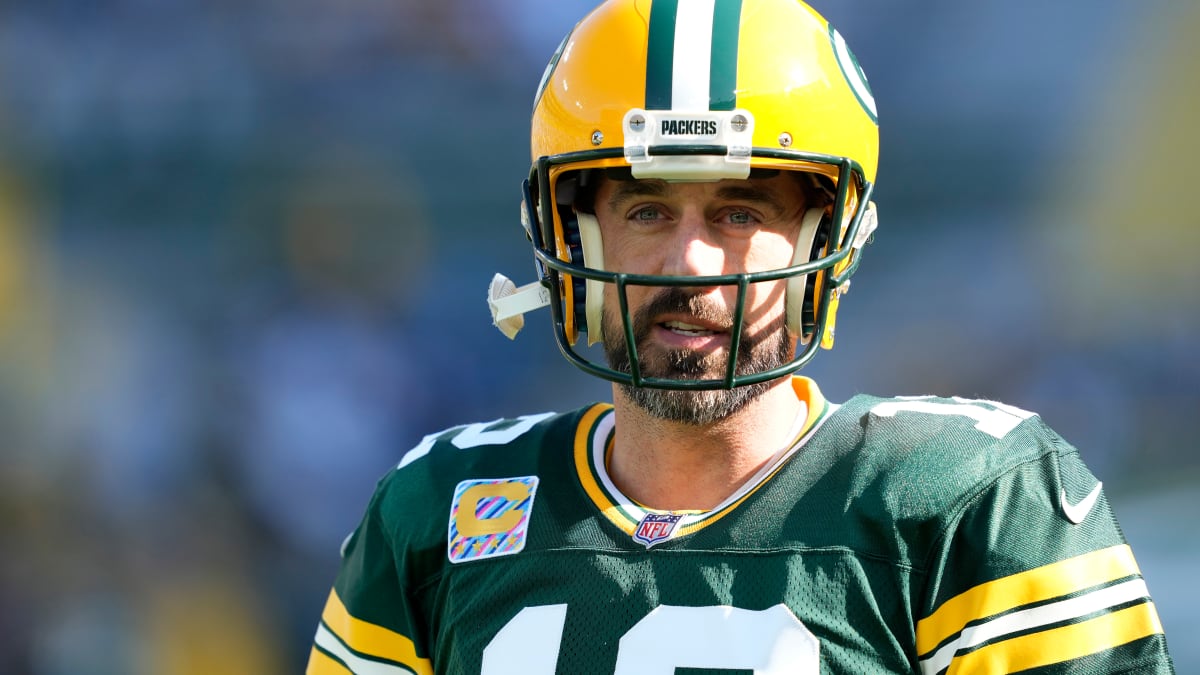 Aaron Rodgers Doing 4-Day 'Darkness Retreat' Before Deciding NFL