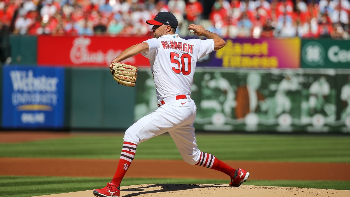 Longtime nemesis Adam Wainwright the latest to ruin Pirates' bid for series  sweep