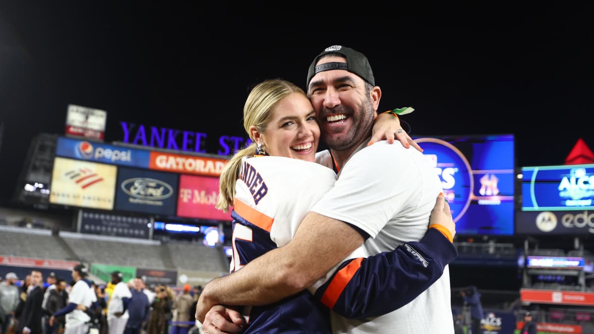 Sports World Reacts To Kate Upton's Viral Outfit - The Spun