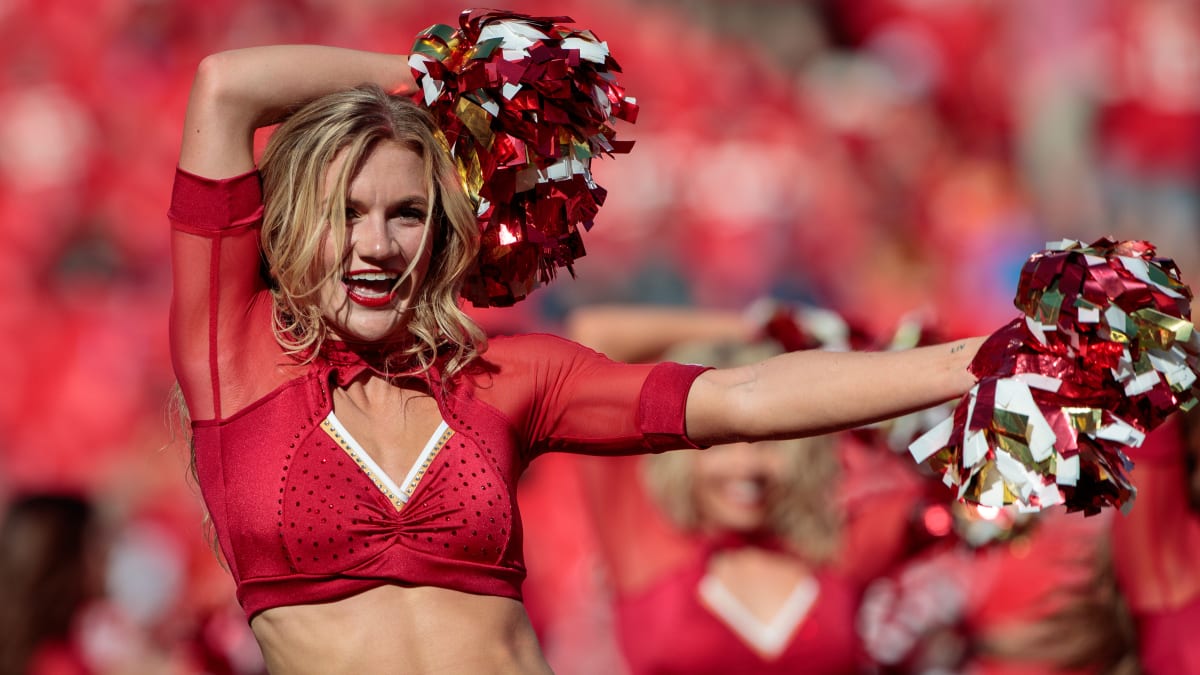 Chiefs Cheerleader Goes Viral With Taylor Swift In Attendance - The Spun:  What's Trending In The Sports World Today