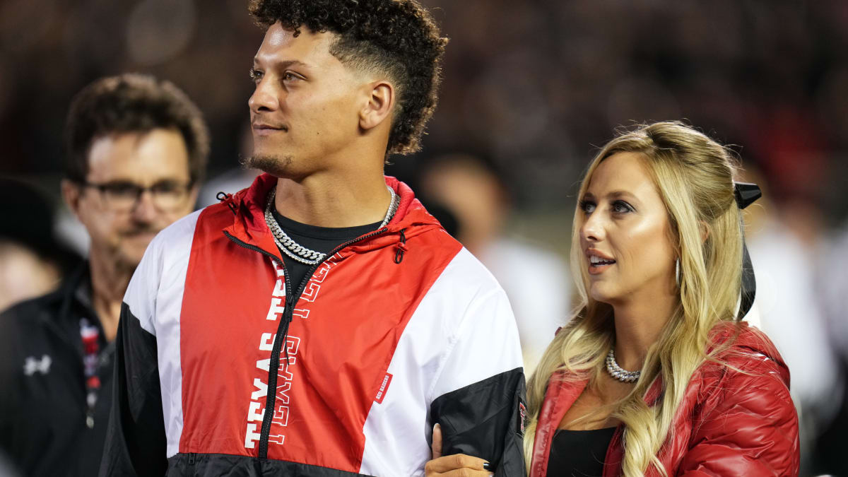 Patrick, Brittany Mahomes Looked Adorable In Their Family Costume - The  Spun: What's Trending In The Sports World Today