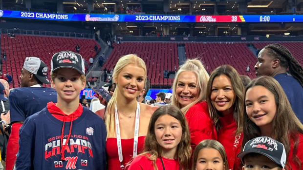 Photo Of Lane Kiffin's Family Celebrating Bowl Win Going Viral - The Spun