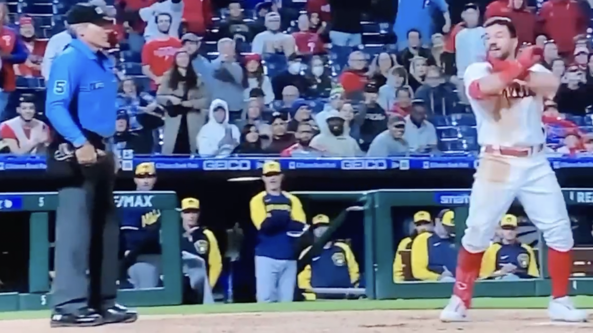 Kyle Schwarber Has Epic Meltdown Over Horrible Strike Zone in  Phillies-Brewers Game - Fastball