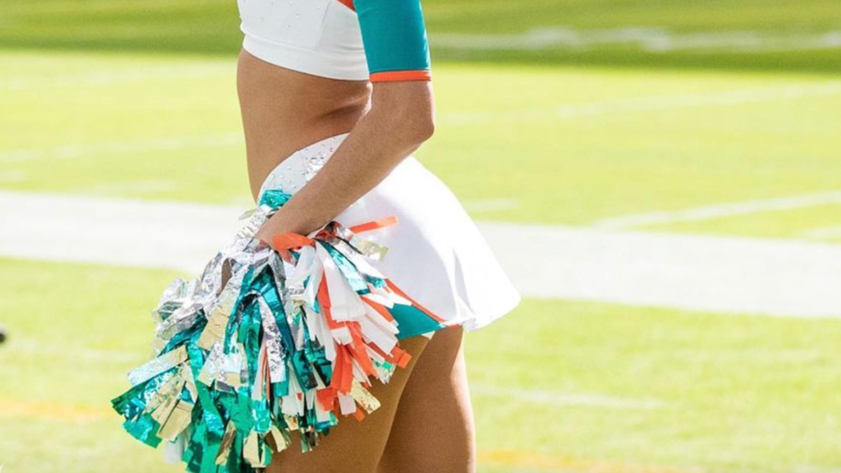 I Think I'm In Love W U”: NFL World Drops Jaws After Miami Dolphins  Cheerleader Goes Viral on Social Media - EssentiallySports