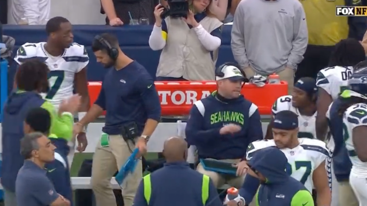 Seahawks' Geno Smith Sends Message After Critical Replay Overturn